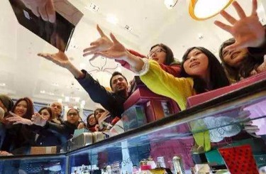 粉嫩的肉穴的视频中国人依然爱赴日旅游 消费已由爆买转向网购